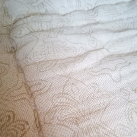 Elegant Indaba Cream Patterned Quilt - Picture 1 of 3